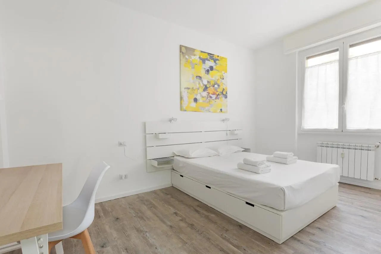 מילאנו Cagnola Cozy Apartament With Balcony דירה